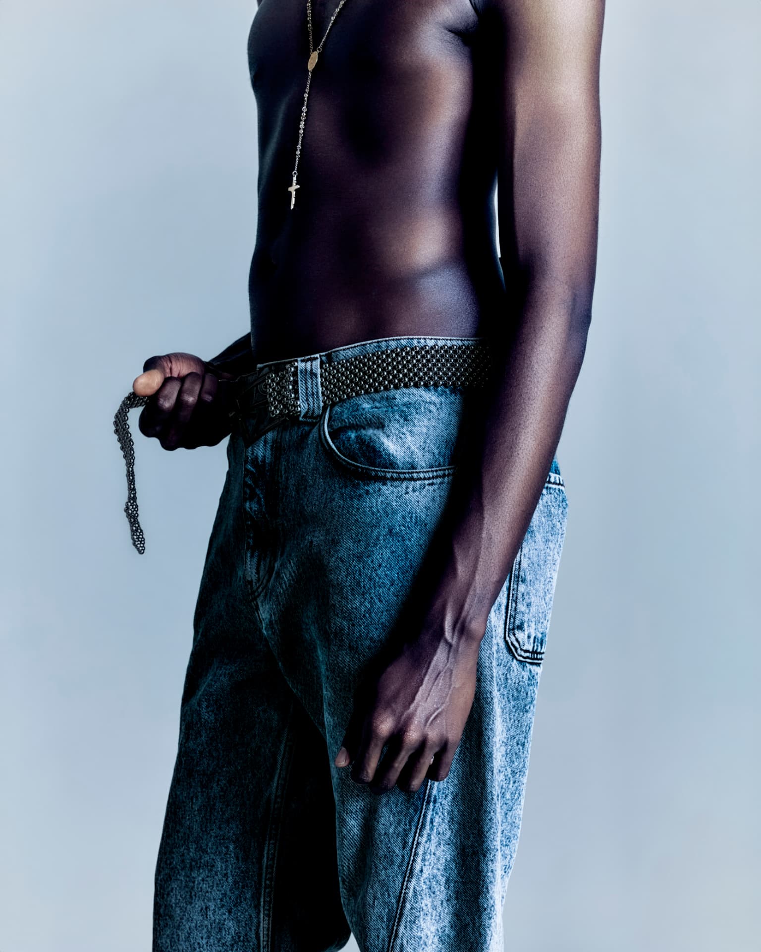 Beaded belt worn with acid-wash denim
